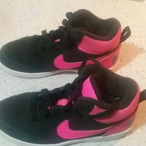 Girls Nike size 1 great condition no marks scuffs